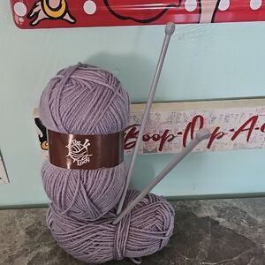 In The Loop Yarn Bundle Lavender Purple with Straight Knitting Needles Set